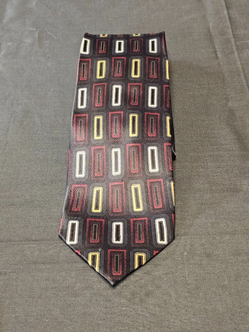 Kilburne & Finch Geometric Pattern Tie